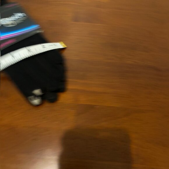 Isotoner Smartouch Women’s OS Black Gloves NWT - Picture 9 of 10